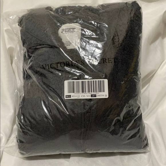 $22FIRM!! NEW VS Sherpa cardigan WaRM sweater M/L - Picture 3 of 4